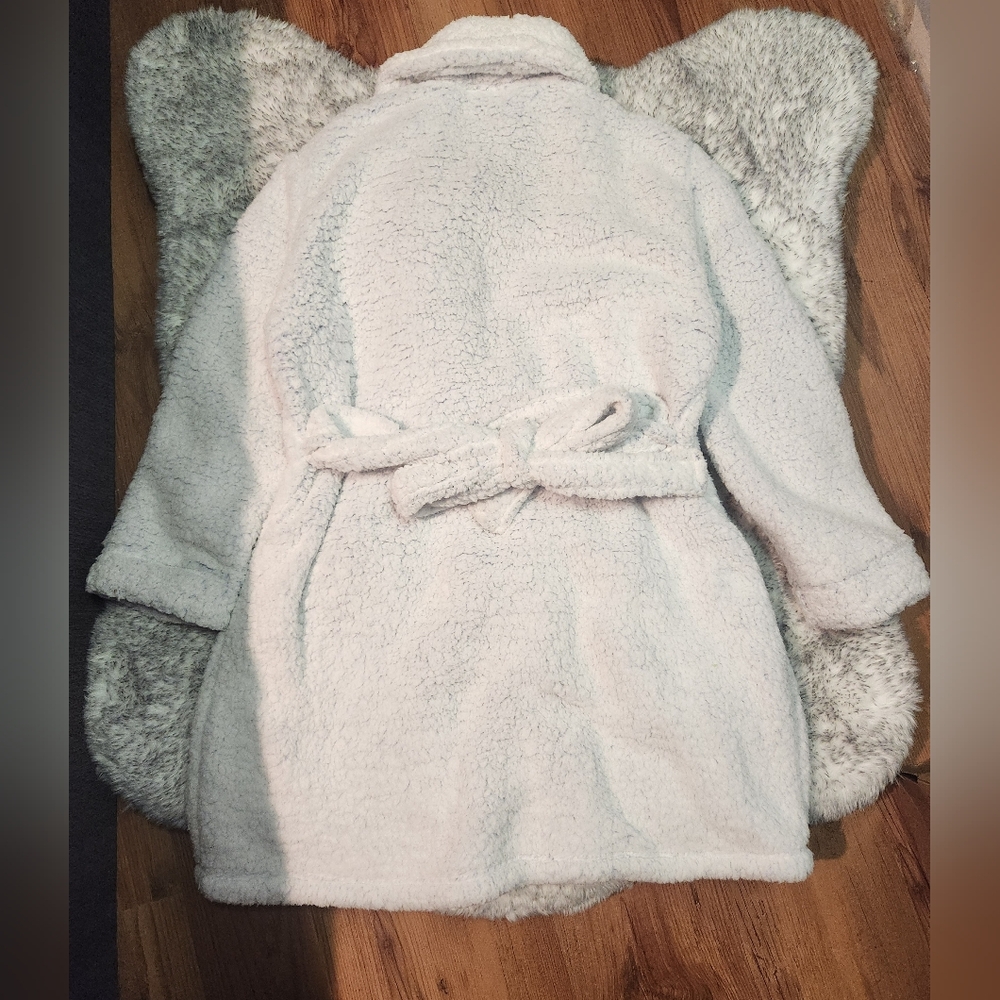 NWT La Vie En Rose White/Grey Fluffy Housecoat Robe - Picture 3 of 5
